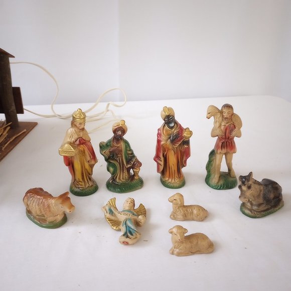 Vintage 1971 Paper Mache Hand Painted with Music Box 15 pc. Nativity Set - Picture 4 of 16